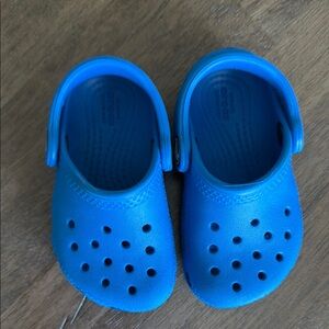 CROCS Blue Sandals with Ventilation and Heel Strap